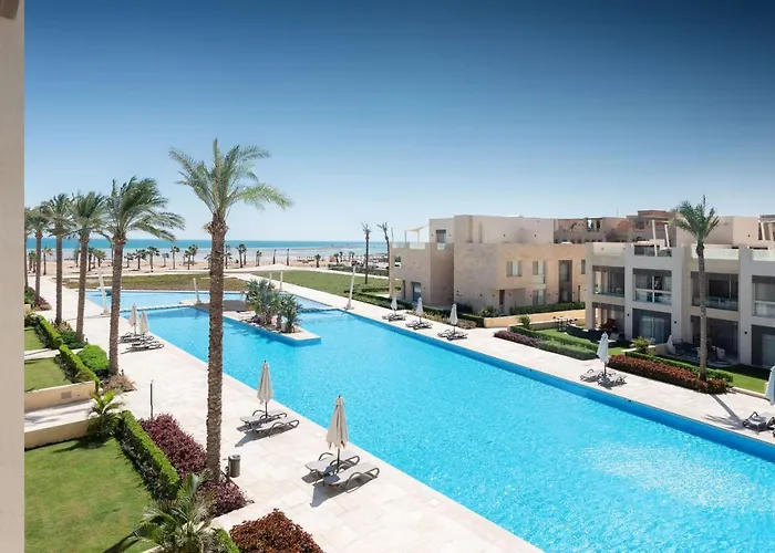 Balanced & Bright 2 Bdr Mangroovy Free Pool & Access *