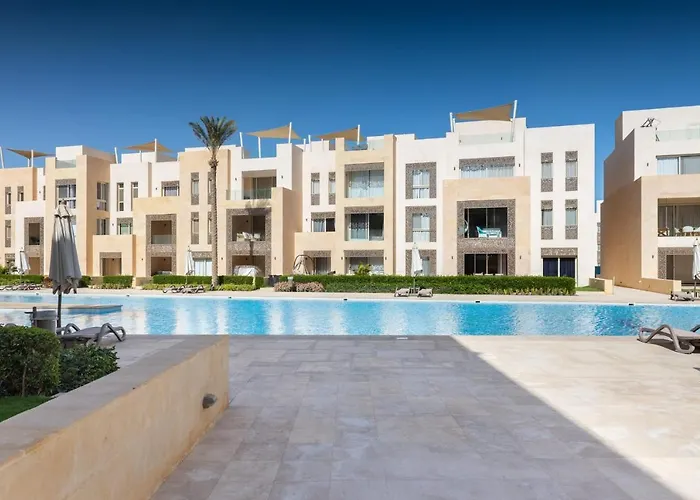 Balanced & Bright 2 Bdr Mangroovy Free Pool & Access Gurdaka