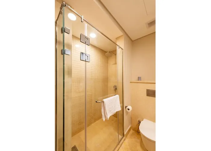 Balanced & Bright 2 Bdr Mangroovy Free Pool & Access Apartman